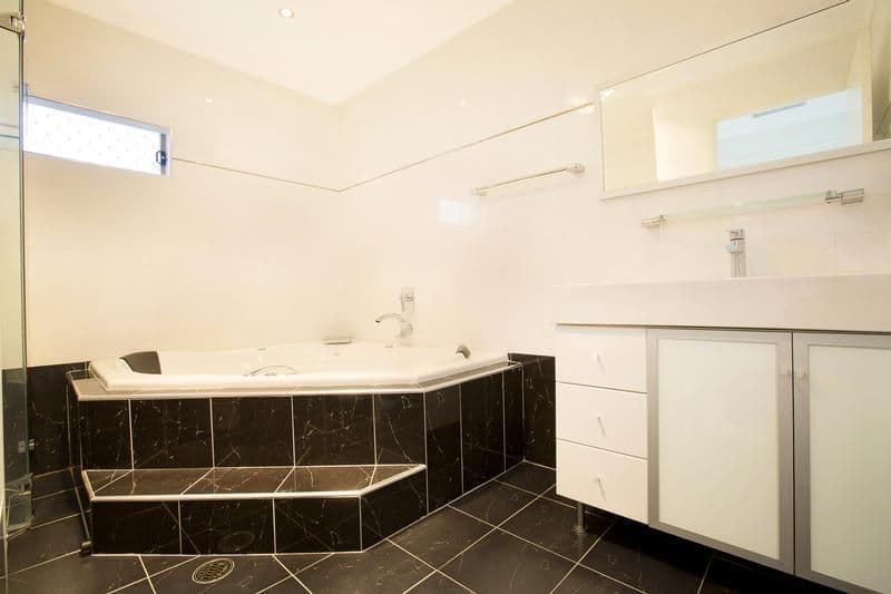 8 Coronation Drive, GREEN VALLEY NSW 2168, Green Valley - Thumbnail 7
