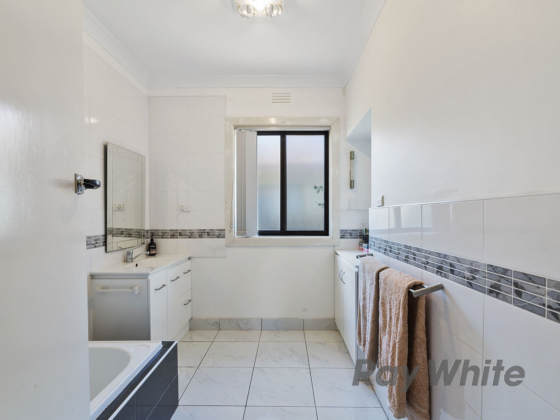 77 Clarke Street, Benalla VIC 3672, Benalla - Thumbnail 3
