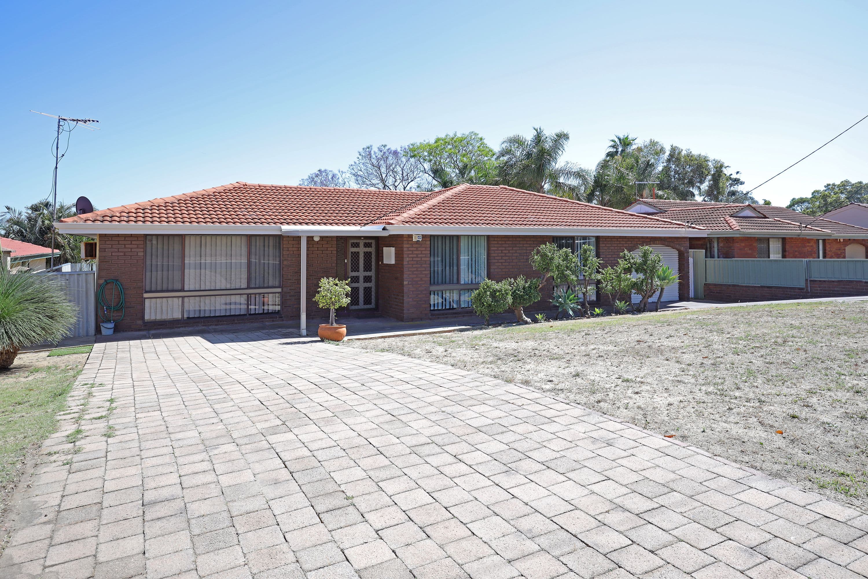 11 Lanrick Place, Girrawheen WA 6064, Girrawheen - Thumbnail 2
