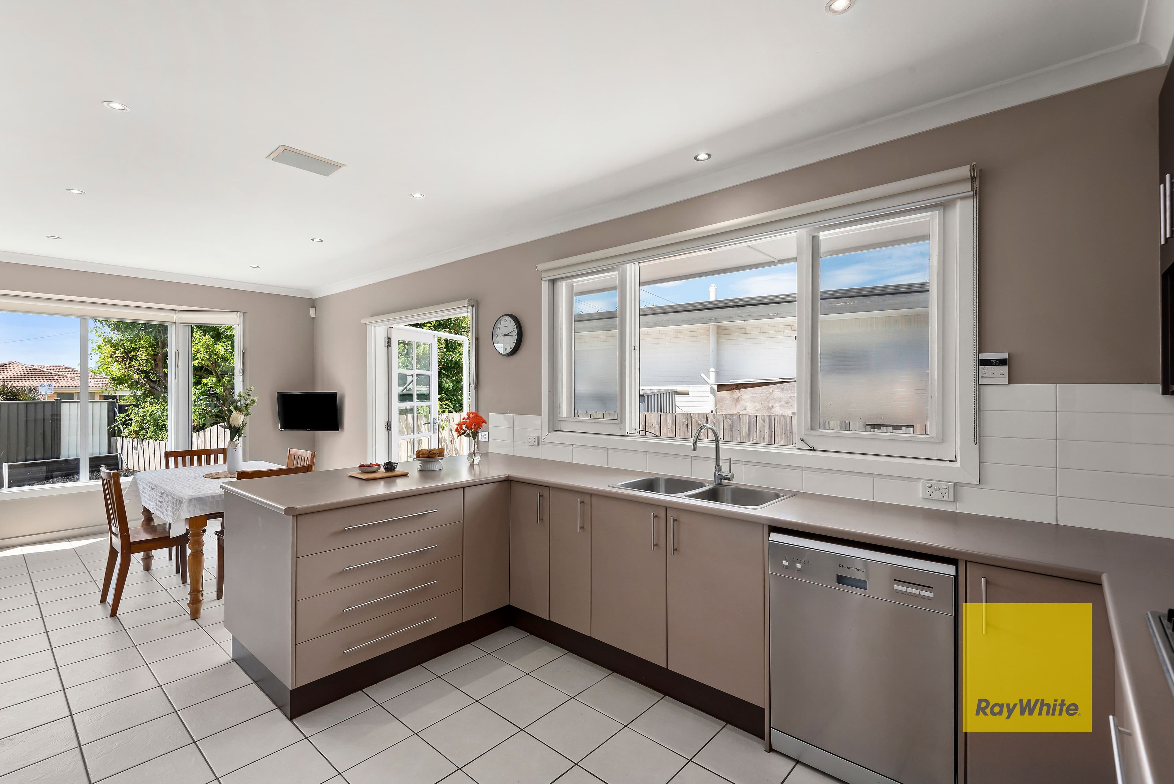 77 Heyers Road, Grovedale VIC 3216, Grovedale - Thumbnail 3