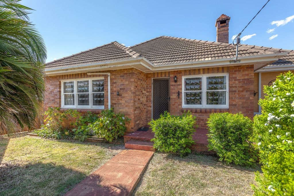 9 Avondale Street, Newtown QLD 4350, Newtown - Image 1