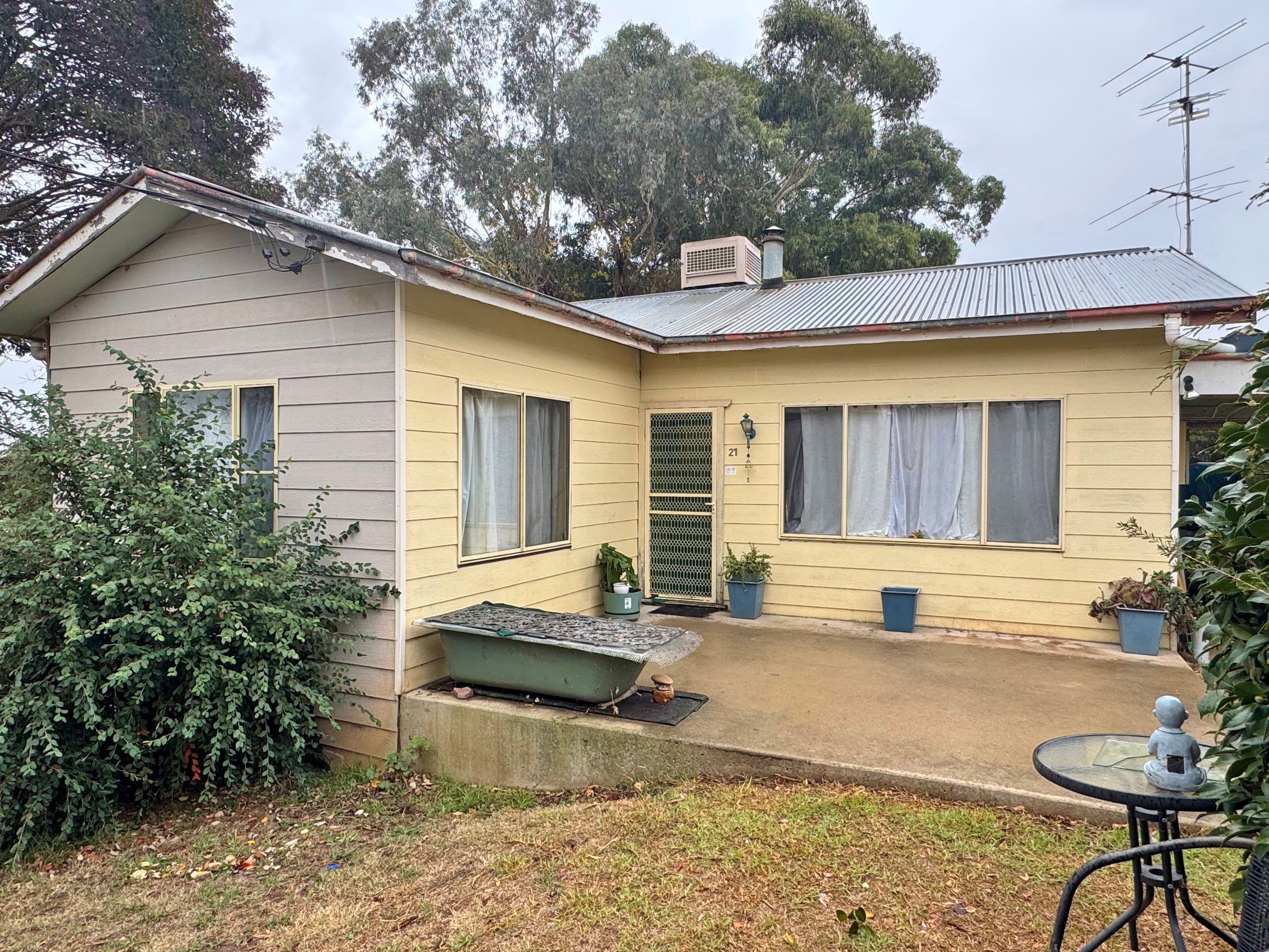 21 Clifton Street, Young NSW 2594, Young - Thumbnail 2