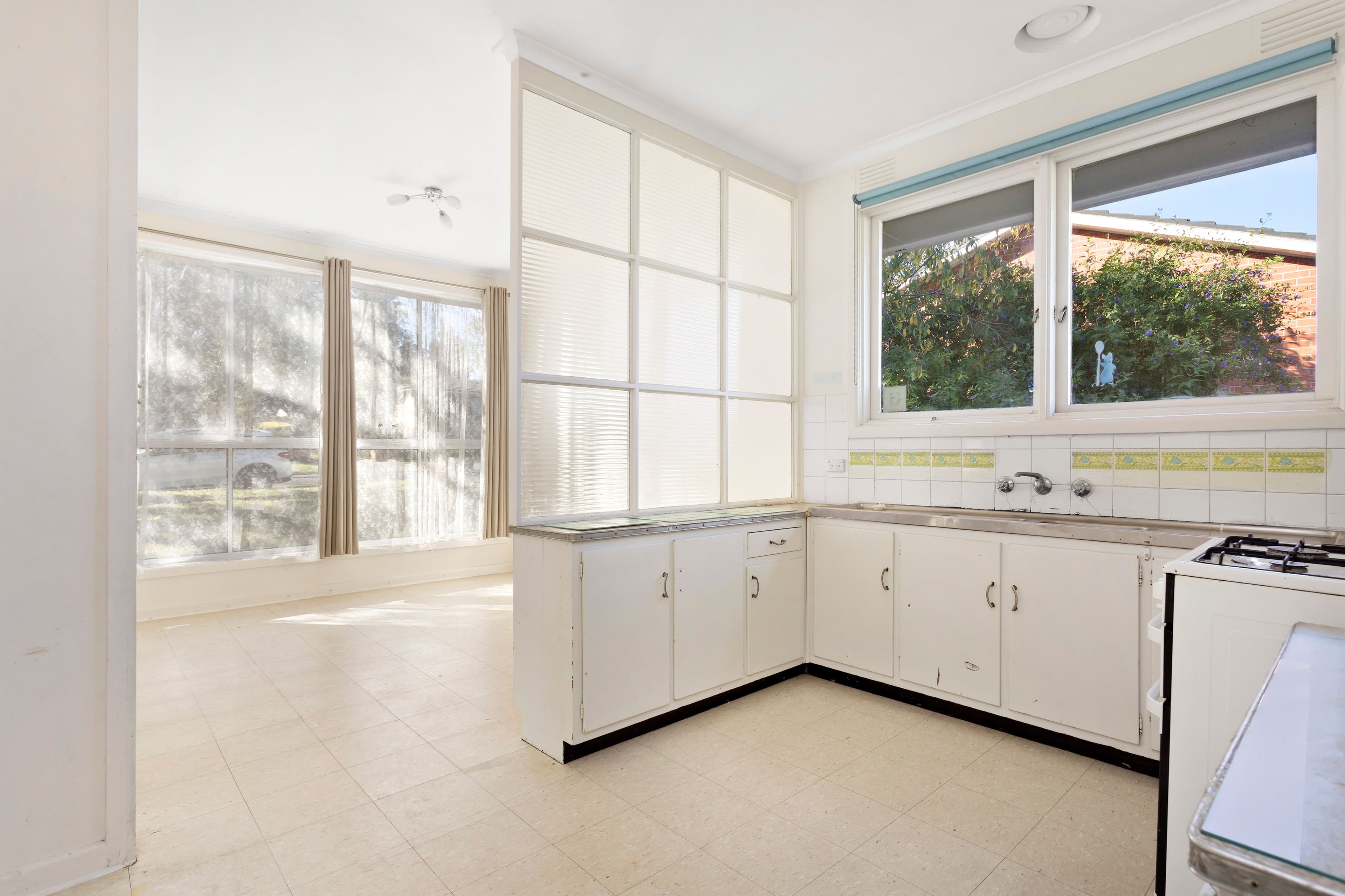 2 Torquay Avenue, Chadstone VIC 3148, Chadstone - Thumbnail 4