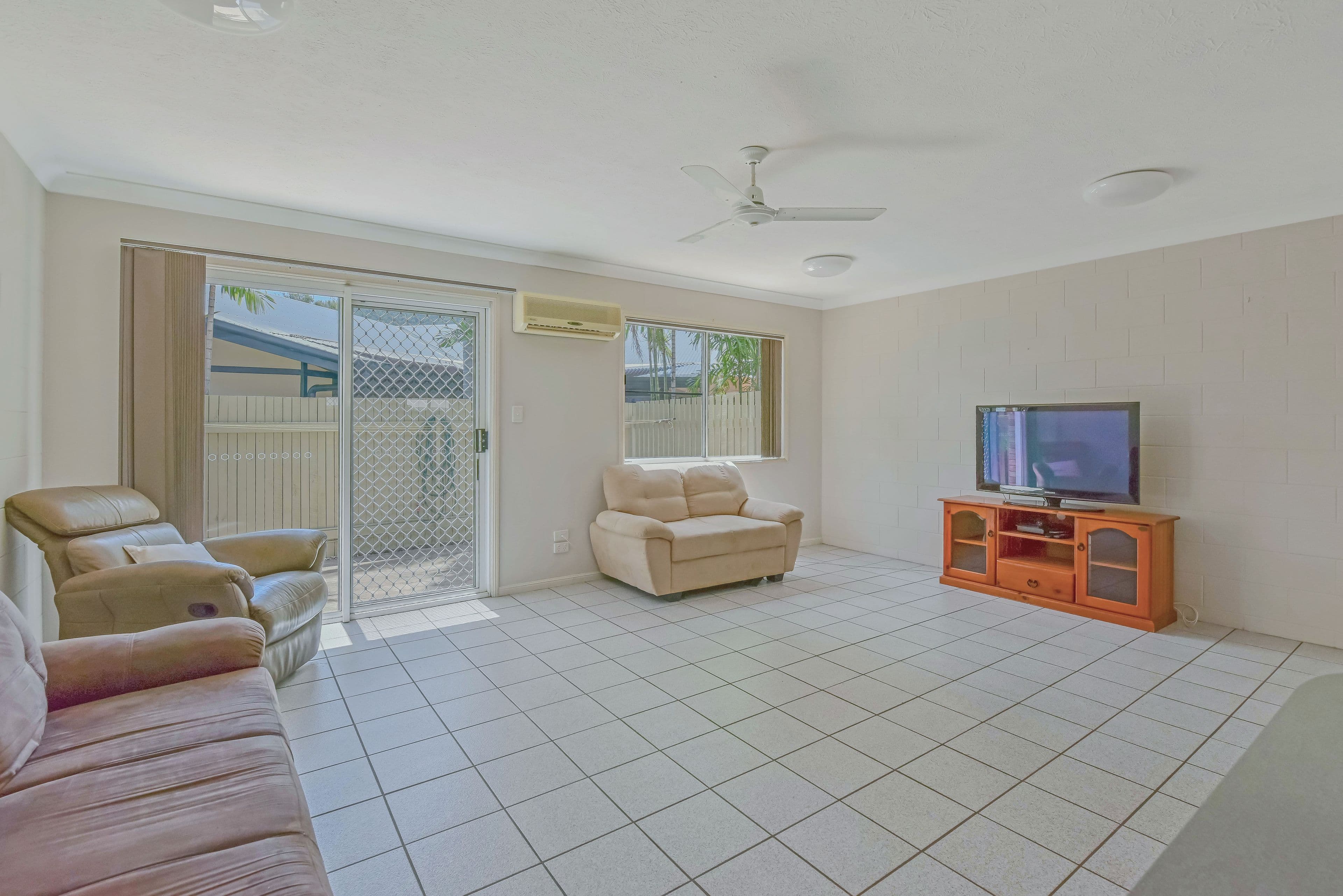 171 Shute Harbour Road, Cannonvale QLD 4802, Cannonvale - Thumbnail 2