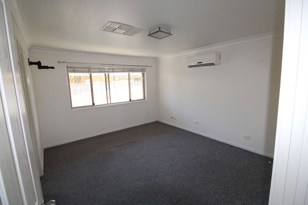 21 Cowan Crescent, Emerald QLD 4720, Emerald - Thumbnail 6