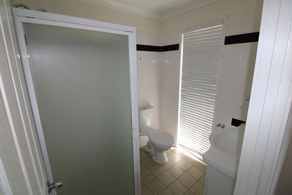 21 Cowan Crescent, Emerald QLD 4720, Emerald - Thumbnail 7