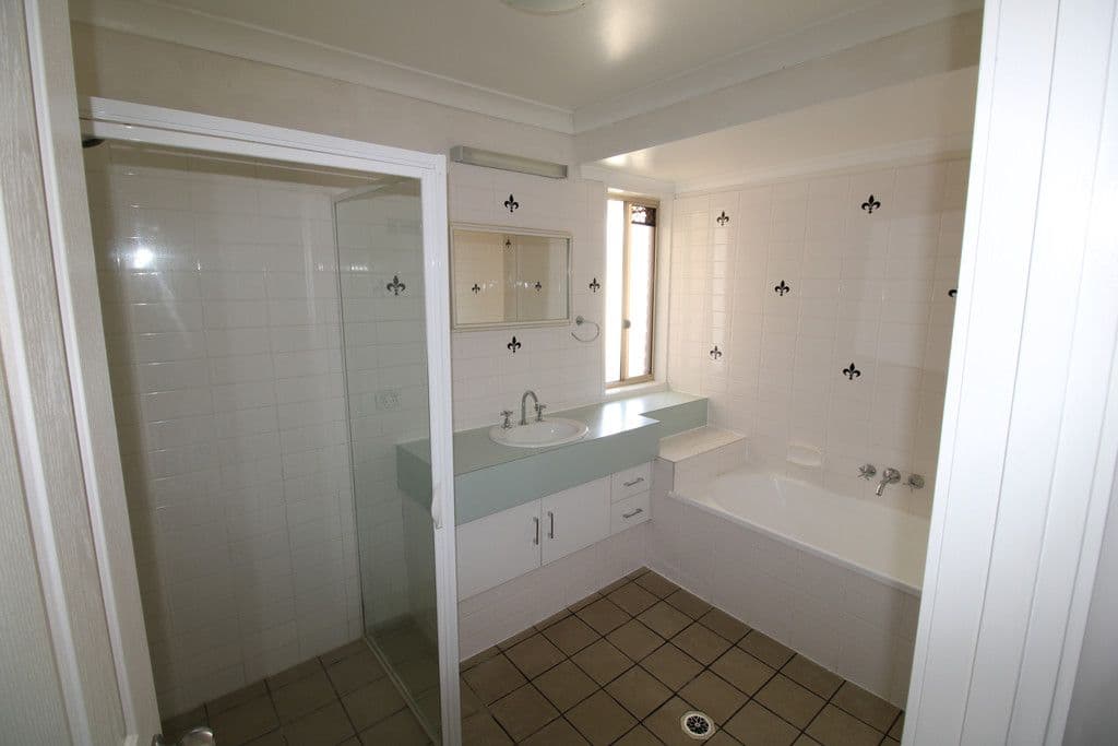 21 Cowan Crescent, Emerald QLD 4720, Emerald - Thumbnail 8