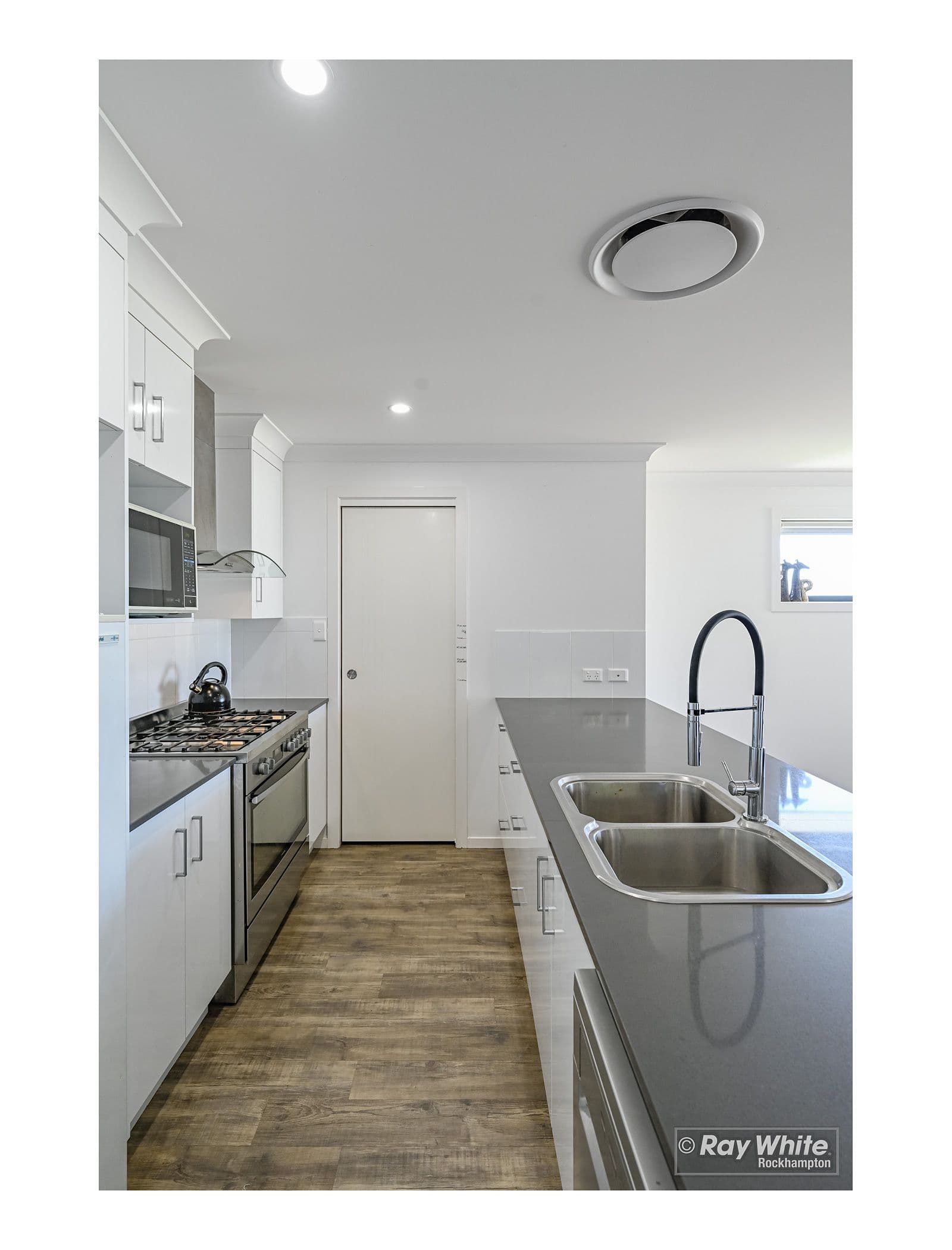 33 Lamb Avenue, Gracemere QLD 4702, Gracemere - Thumbnail 4