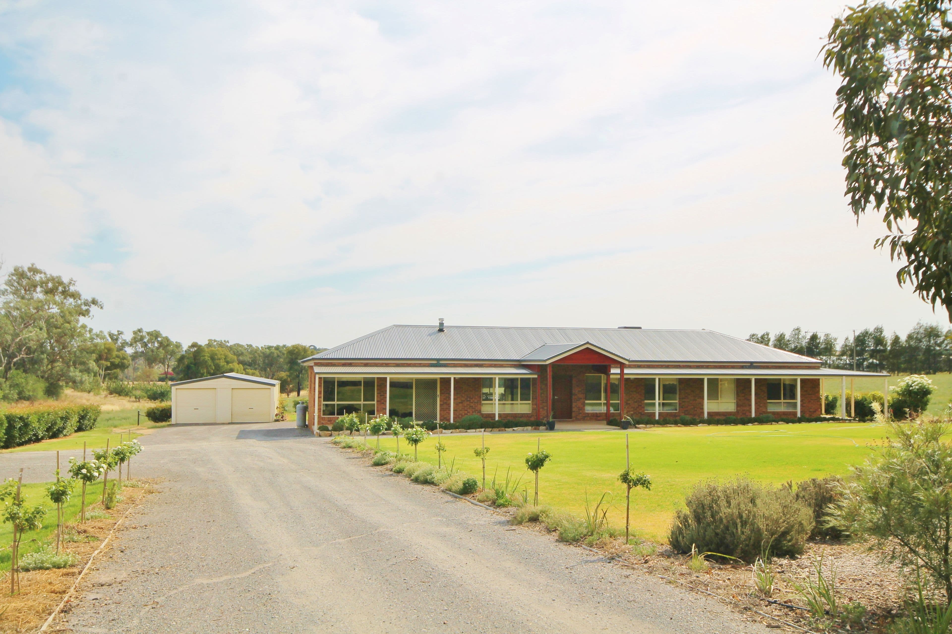 9 Mcmillans Road, Young - Image 1
