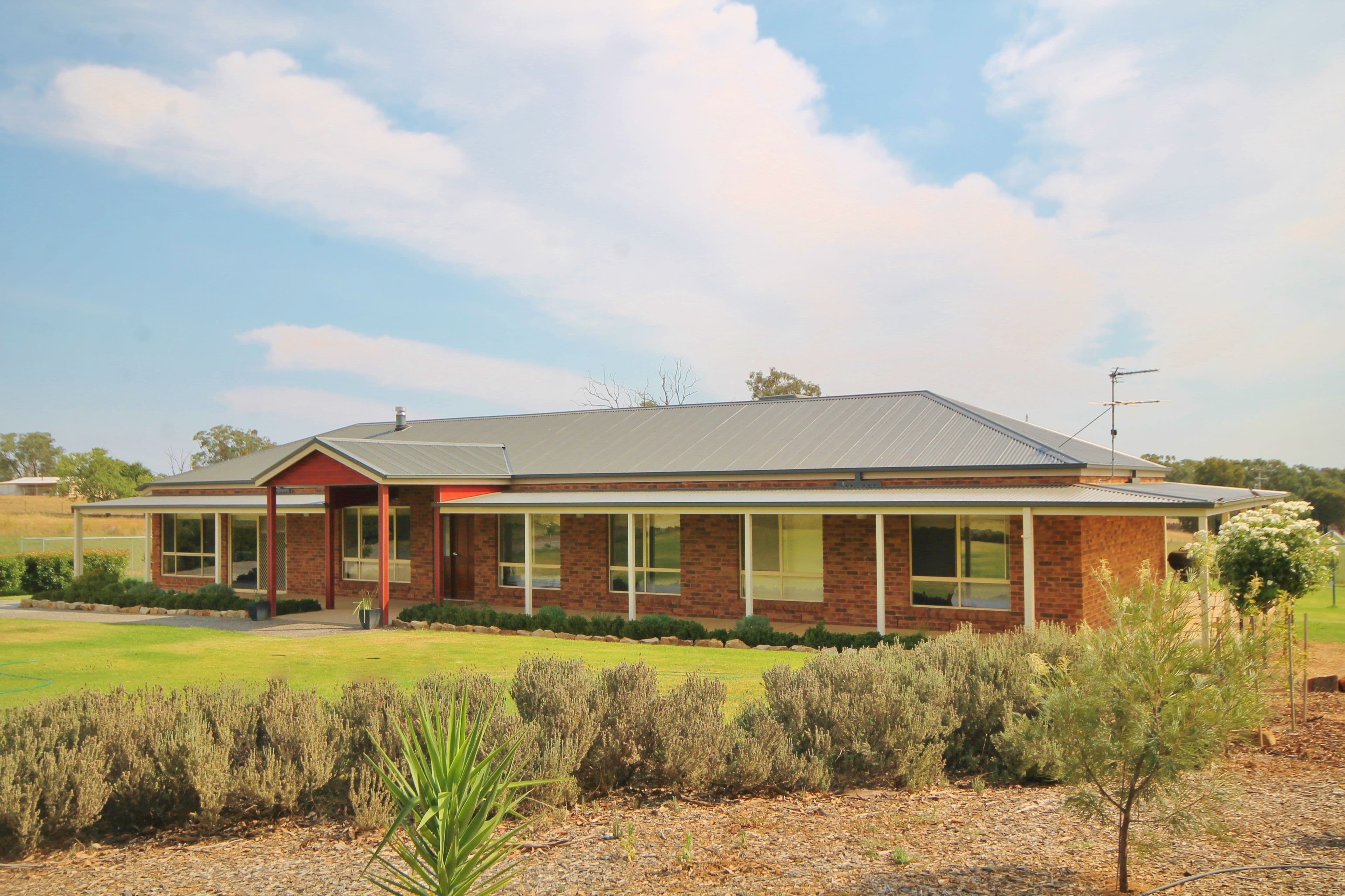9 Mcmillans Road, Young - Thumbnail 2