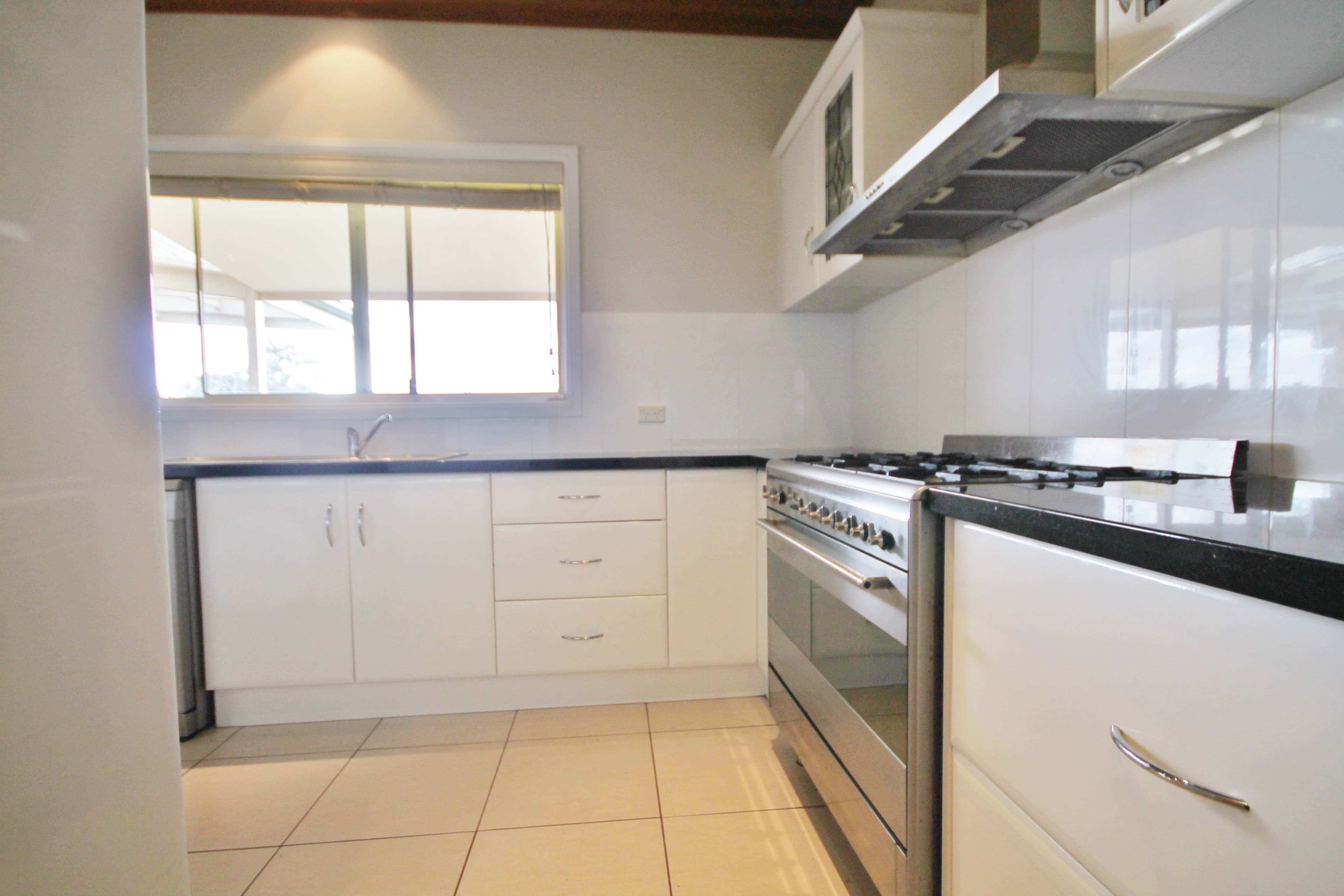 9 Mcmillans Road, Young - Thumbnail 4