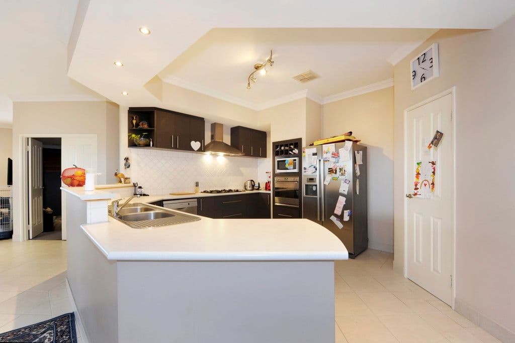 16 Surf Drive, SECRET HARBOUR WA 6173, Secret Harbour - Thumbnail 2