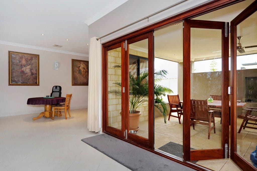 16 Surf Drive, SECRET HARBOUR WA 6173, Secret Harbour - Thumbnail 3