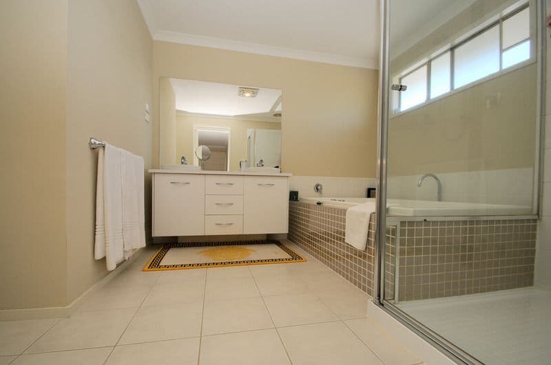 140 Lakeview Boulevard, KEYSBOROUGH VIC 3173, Keysborough - Thumbnail 8