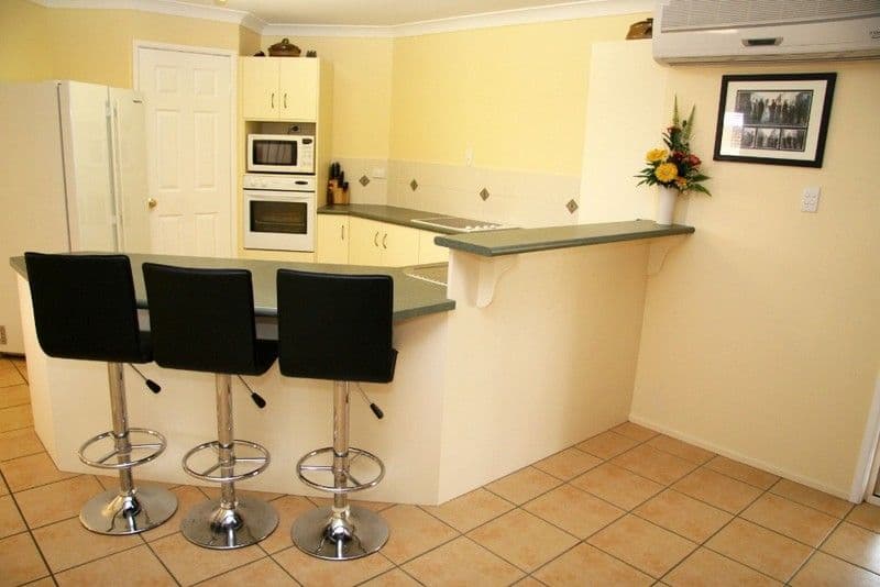 11 Warner Avenue, NORMAN GARDENS QLD 4701, Norman Gardens - Thumbnail 2
