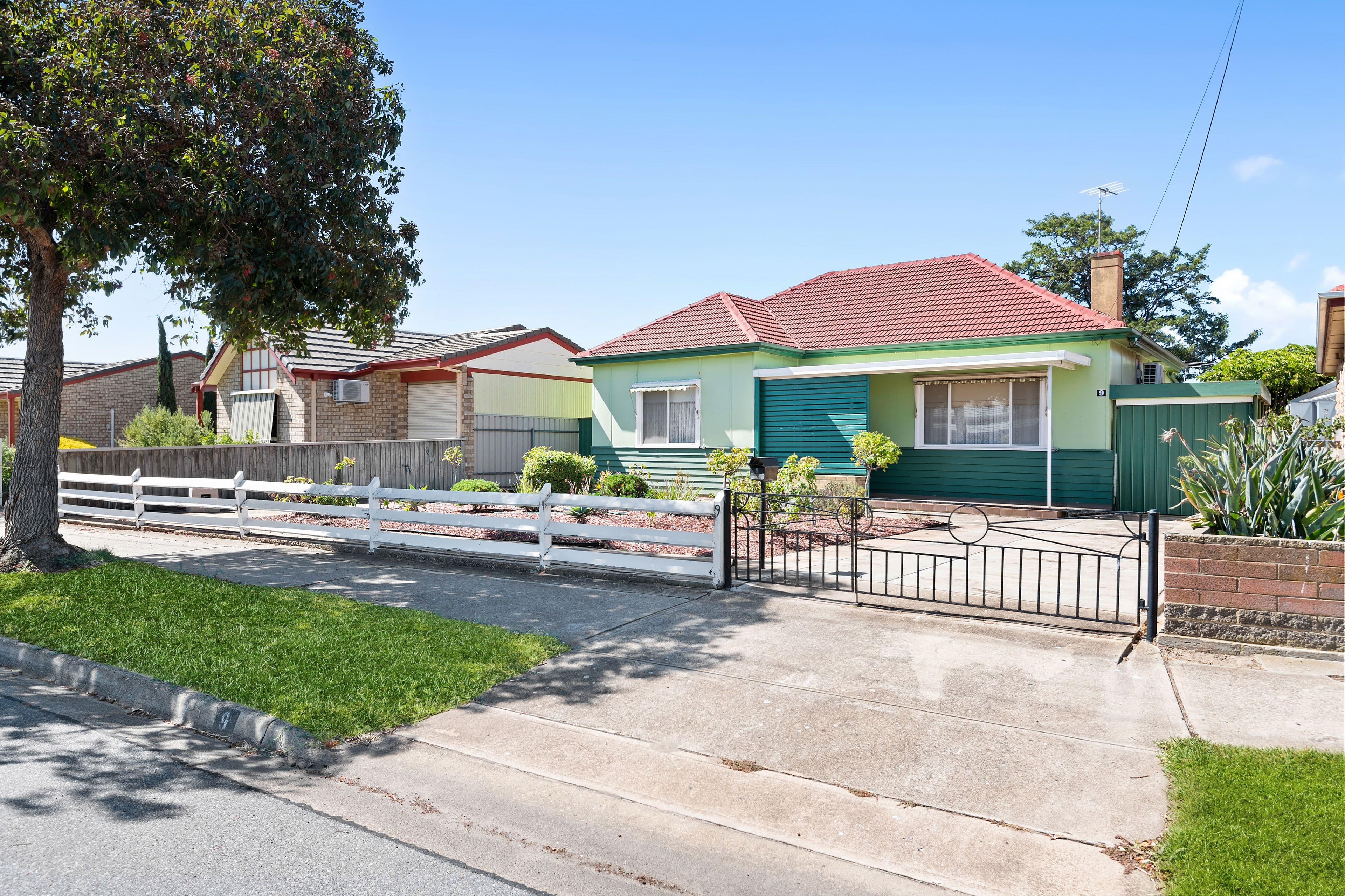 9 Sansom Road, Semaphore Park SA 5019, Semaphore Park - Thumbnail 2