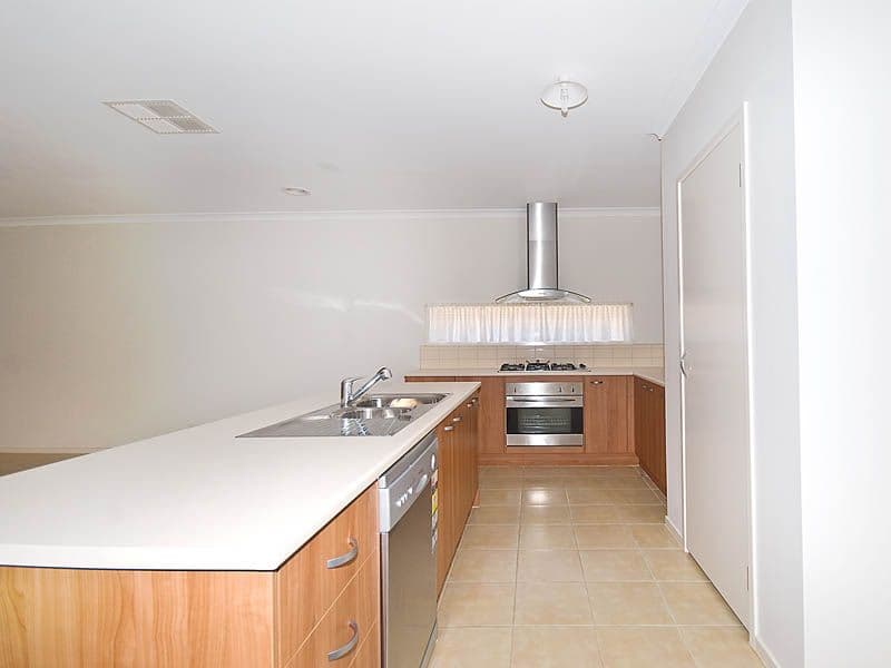 66 Kinglake Crescent, CRAIGIEBURN VIC 3064, Craigieburn - Thumbnail 2