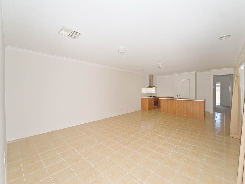 66 Kinglake Crescent, CRAIGIEBURN VIC 3064, Craigieburn - Thumbnail 3