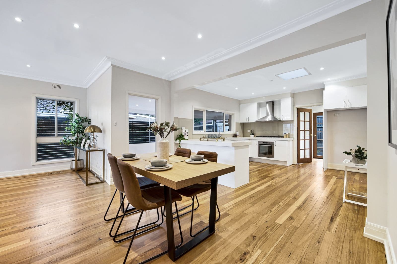 12 Jordan Grove, Glen Waverley VIC 3150, Glen Waverley - Thumbnail 3