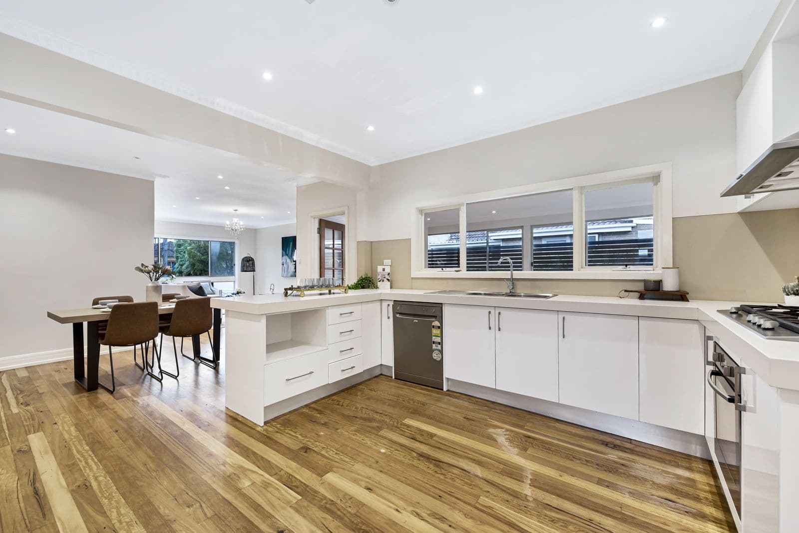12 Jordan Grove, Glen Waverley VIC 3150, Glen Waverley - Thumbnail 4