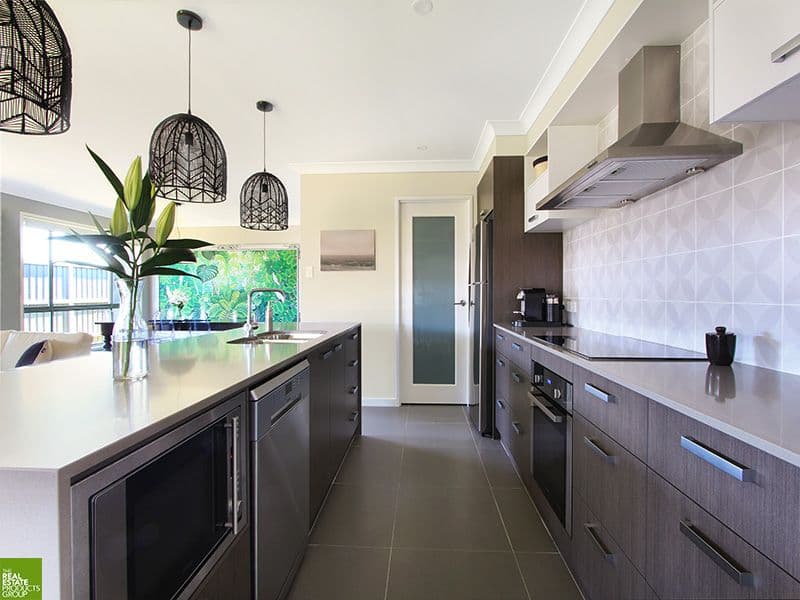 108 Haywards Bay Drive, Haywards Bay - Thumbnail 5