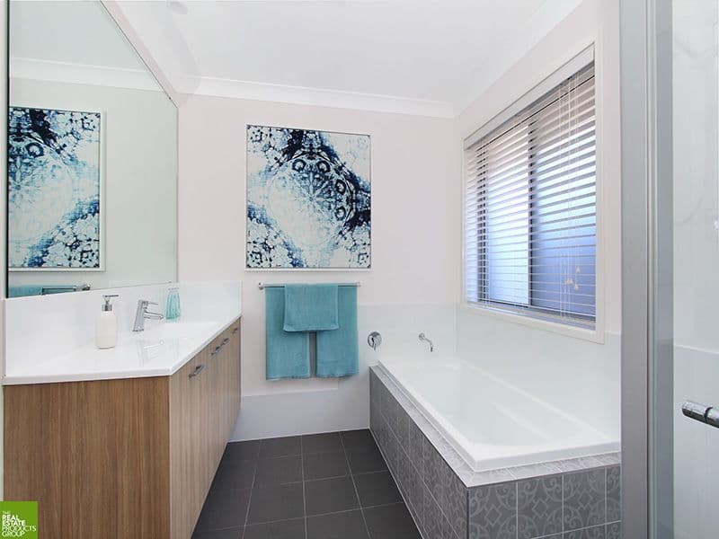 108 Haywards Bay Drive, Haywards Bay - Thumbnail 7
