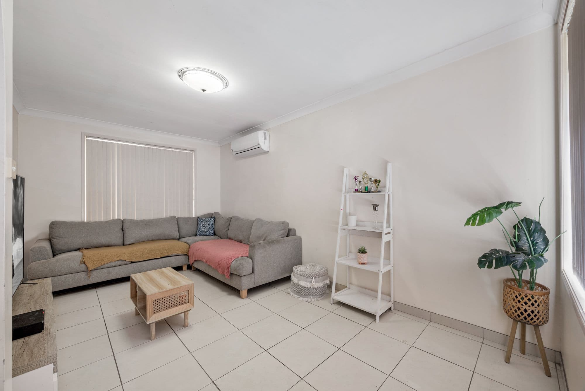 33 Gadshill Place, Rosemeadow NSW 2560, Rosemeadow - Thumbnail 2