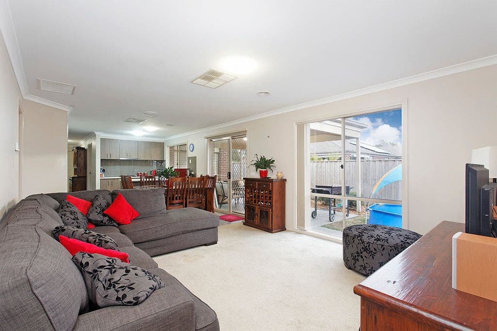 6 Gareth Street, Cranbourne East VIC 3977, Cranbourne East - Thumbnail 2