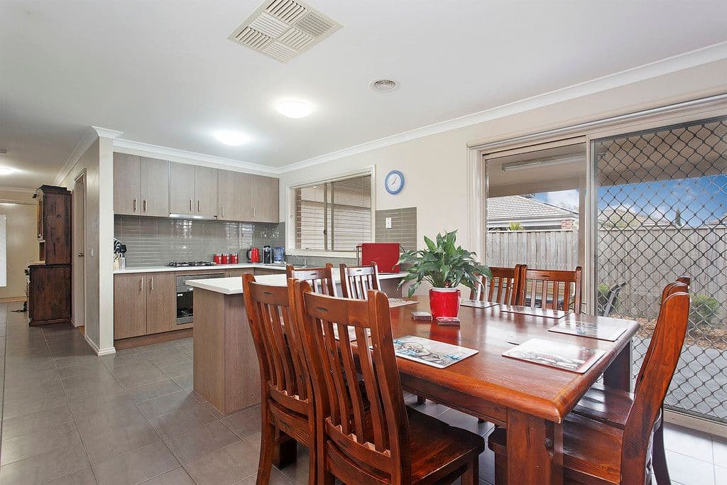 6 Gareth Street, Cranbourne East VIC 3977, Cranbourne East - Thumbnail 4