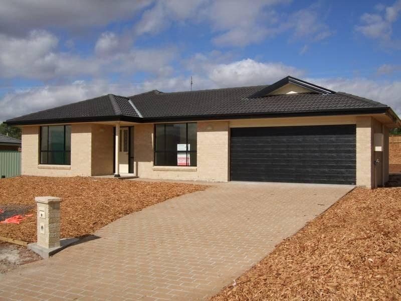 10 Peter Coote Street, Quirindi - Image 1
