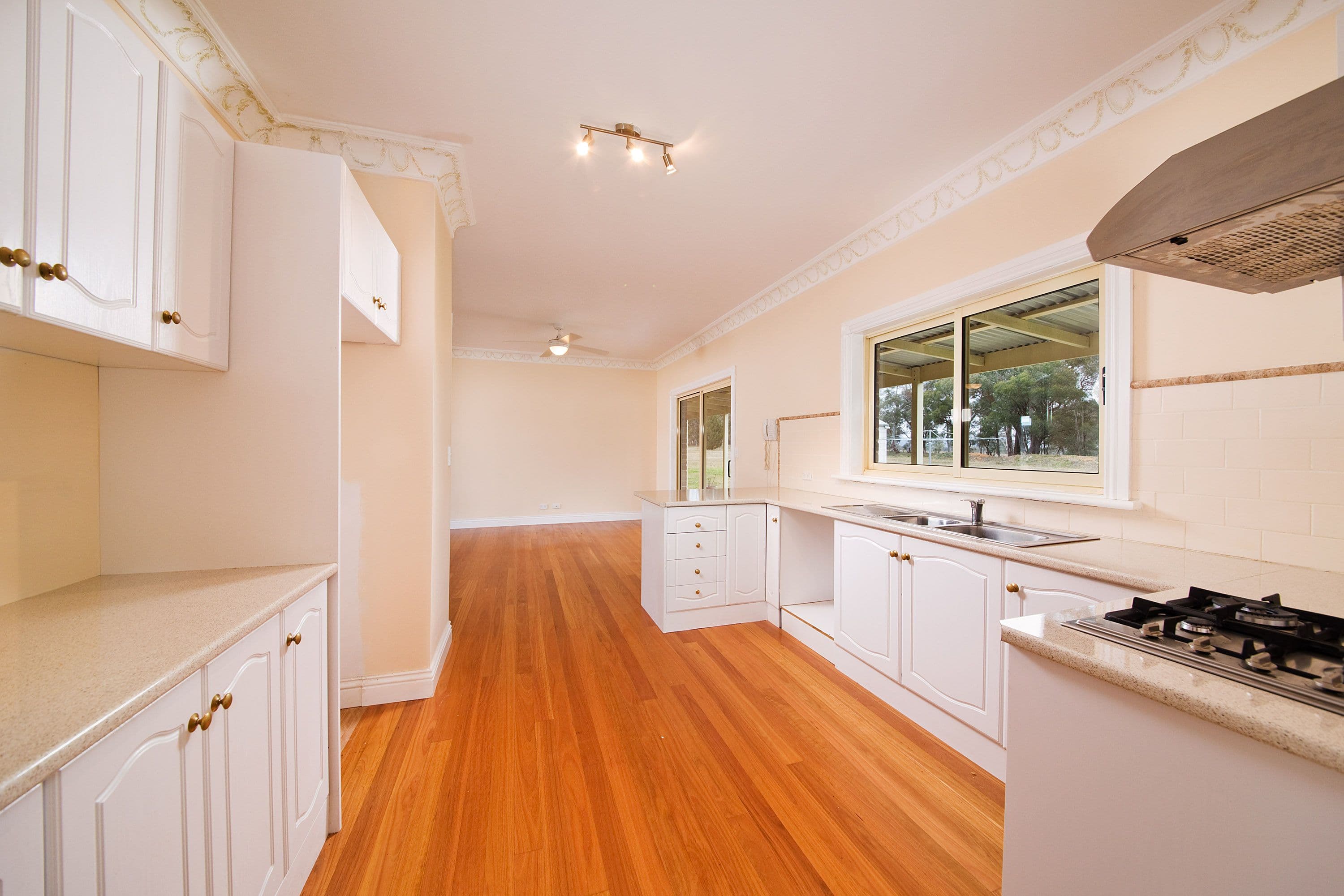 73 Franks Place, Hartley - Thumbnail 3