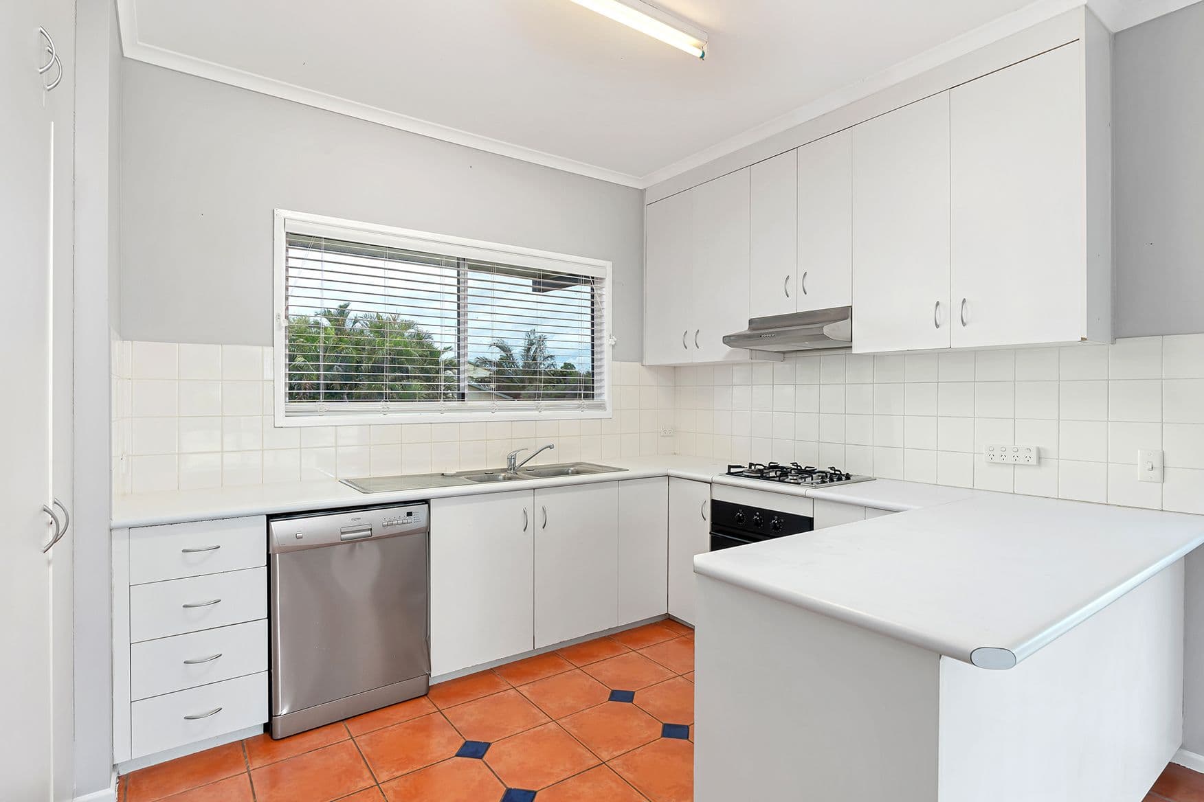 33 Park Avenue, Emerald QLD 4720, Emerald - Thumbnail 4