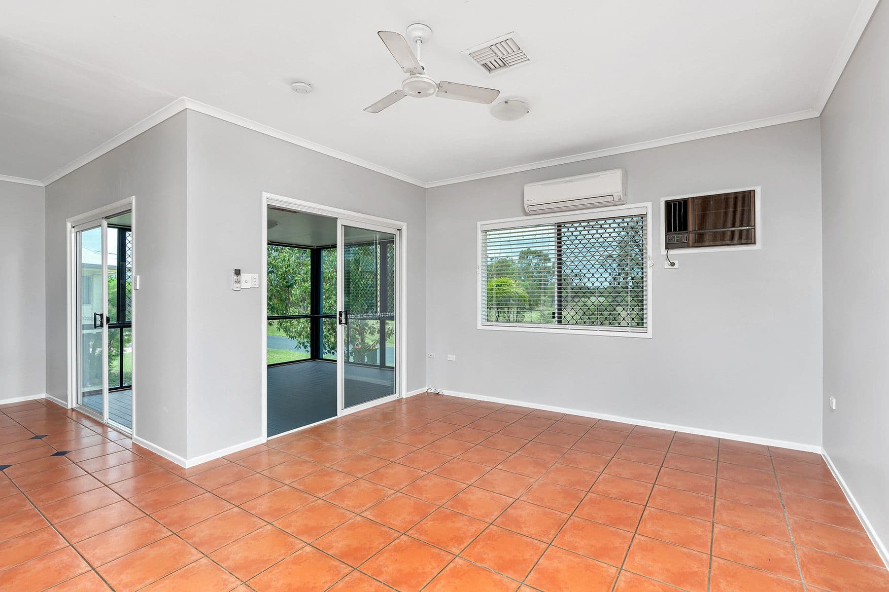 33 Park Avenue, Emerald QLD 4720, Emerald - Thumbnail 6