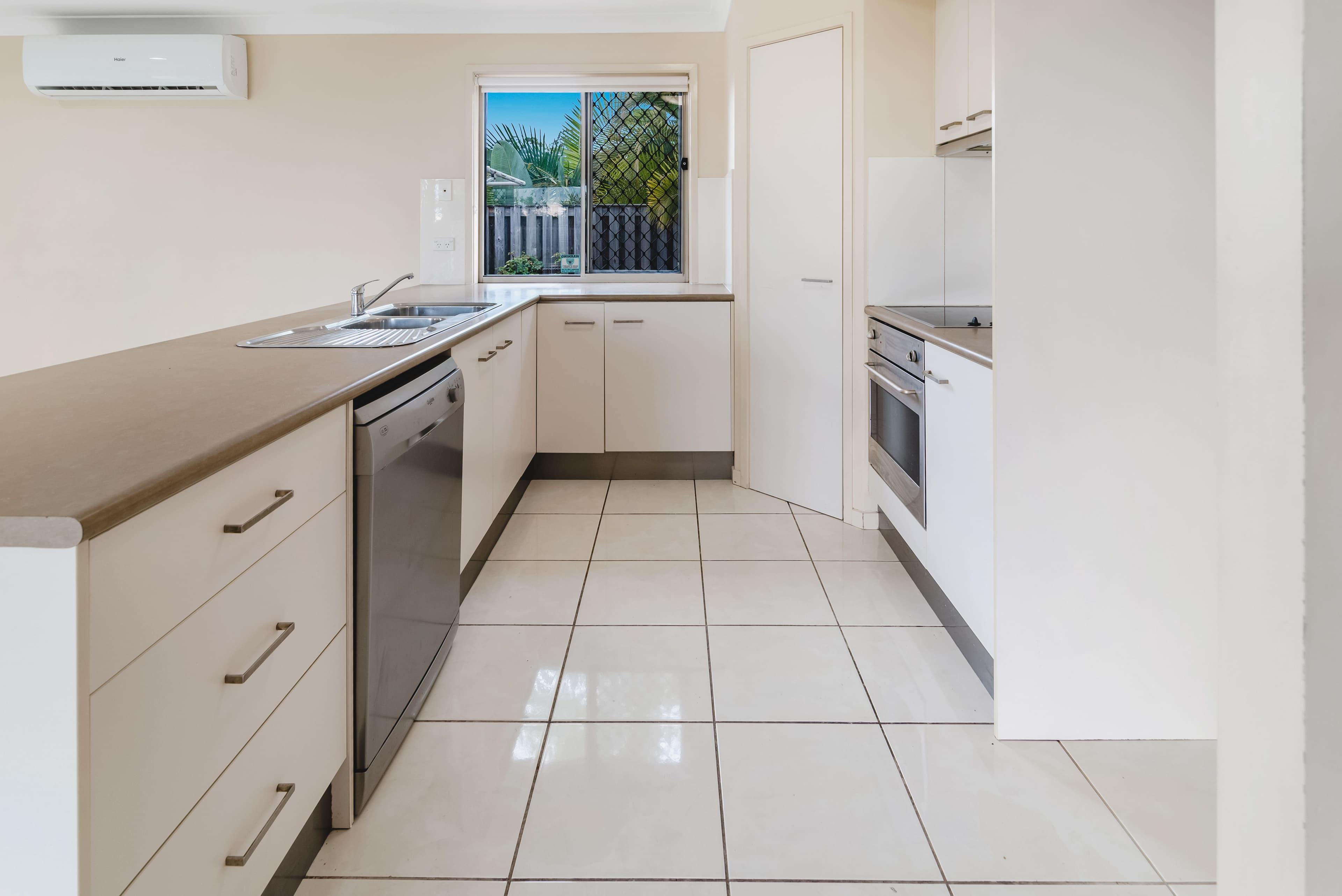6 Elkins Street, Pacific Pines QLD 4211, Pacific Pines - Thumbnail 6
