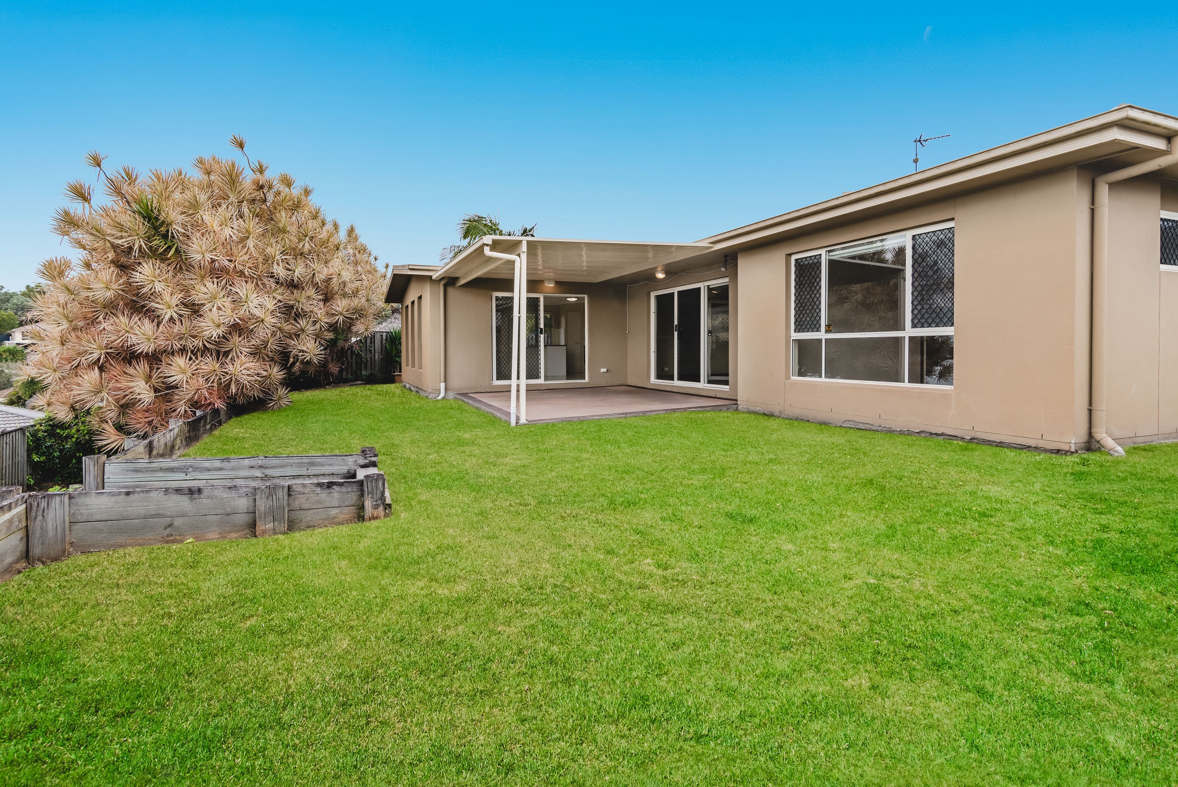 6 Elkins Street, Pacific Pines QLD 4211, Pacific Pines - Thumbnail 8
