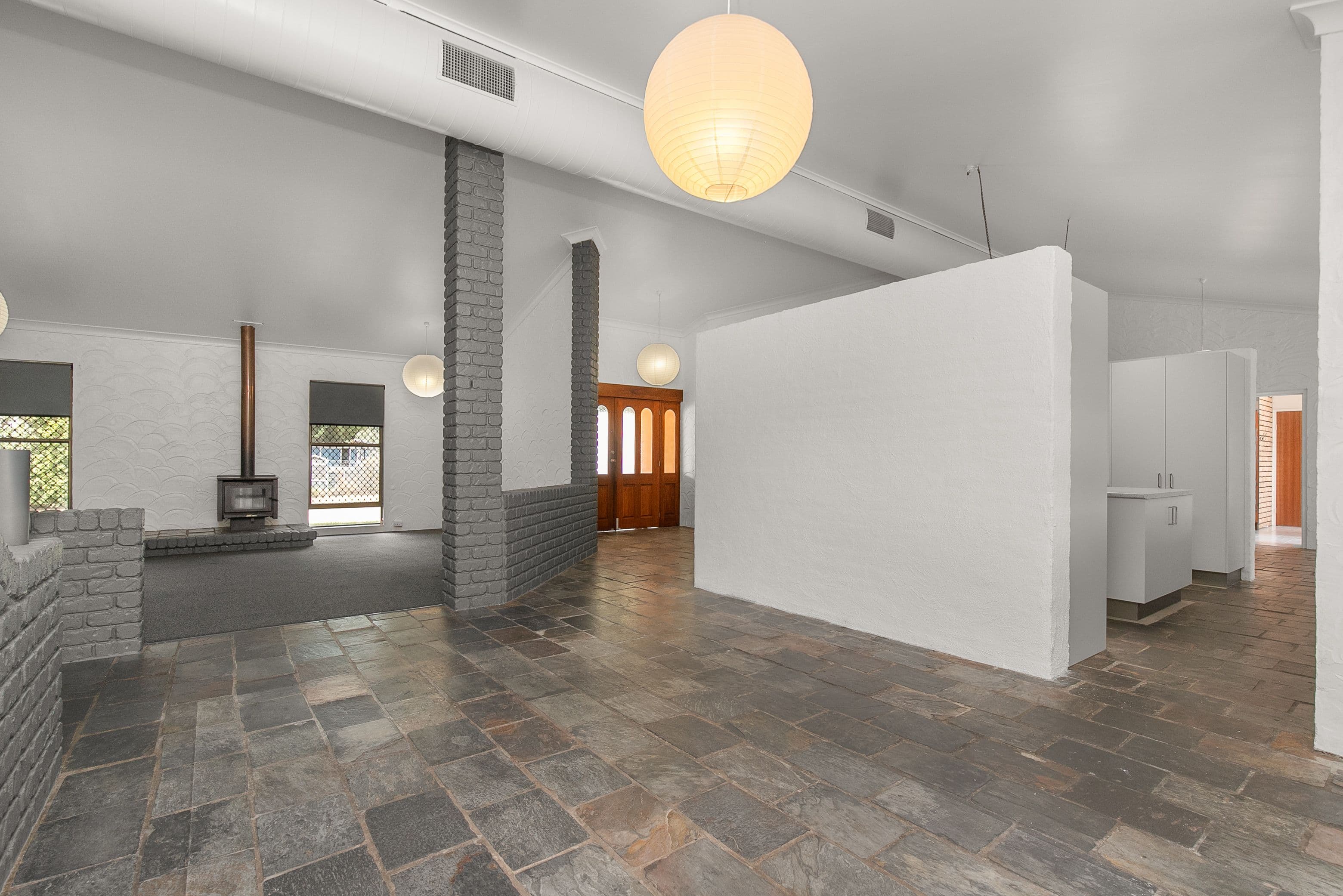 8 Roseanne Road, Emerald QLD 4720, Emerald - Thumbnail 2