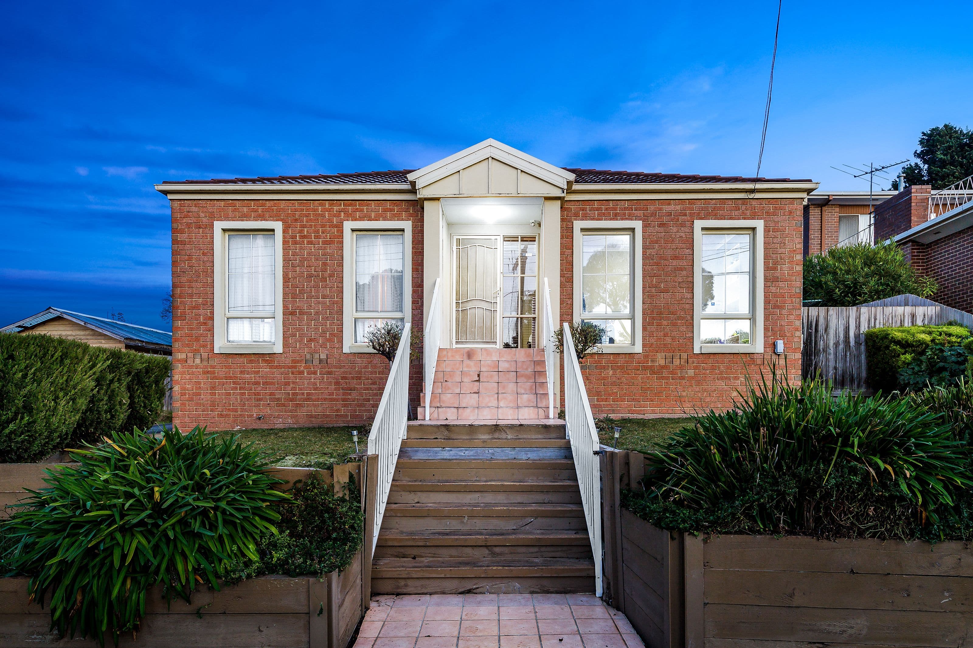 27 Mckenna Road, Glen Waverley VIC 3150, Glen Waverley - Image 1