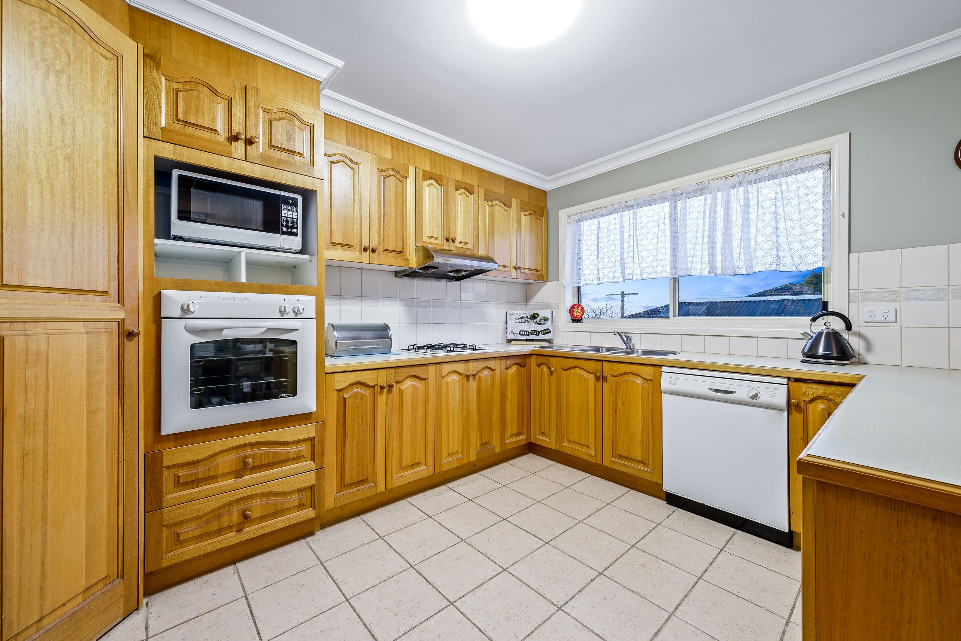27 Mckenna Road, Glen Waverley VIC 3150, Glen Waverley - Thumbnail 3