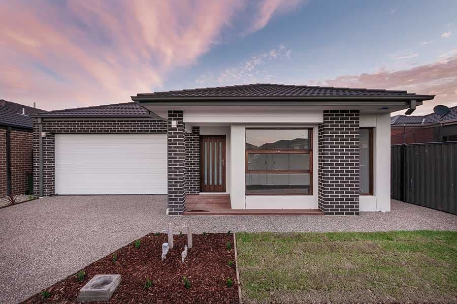 29 Viewmont Avenue, Craigieburn VIC 3064, Craigieburn - Image 1