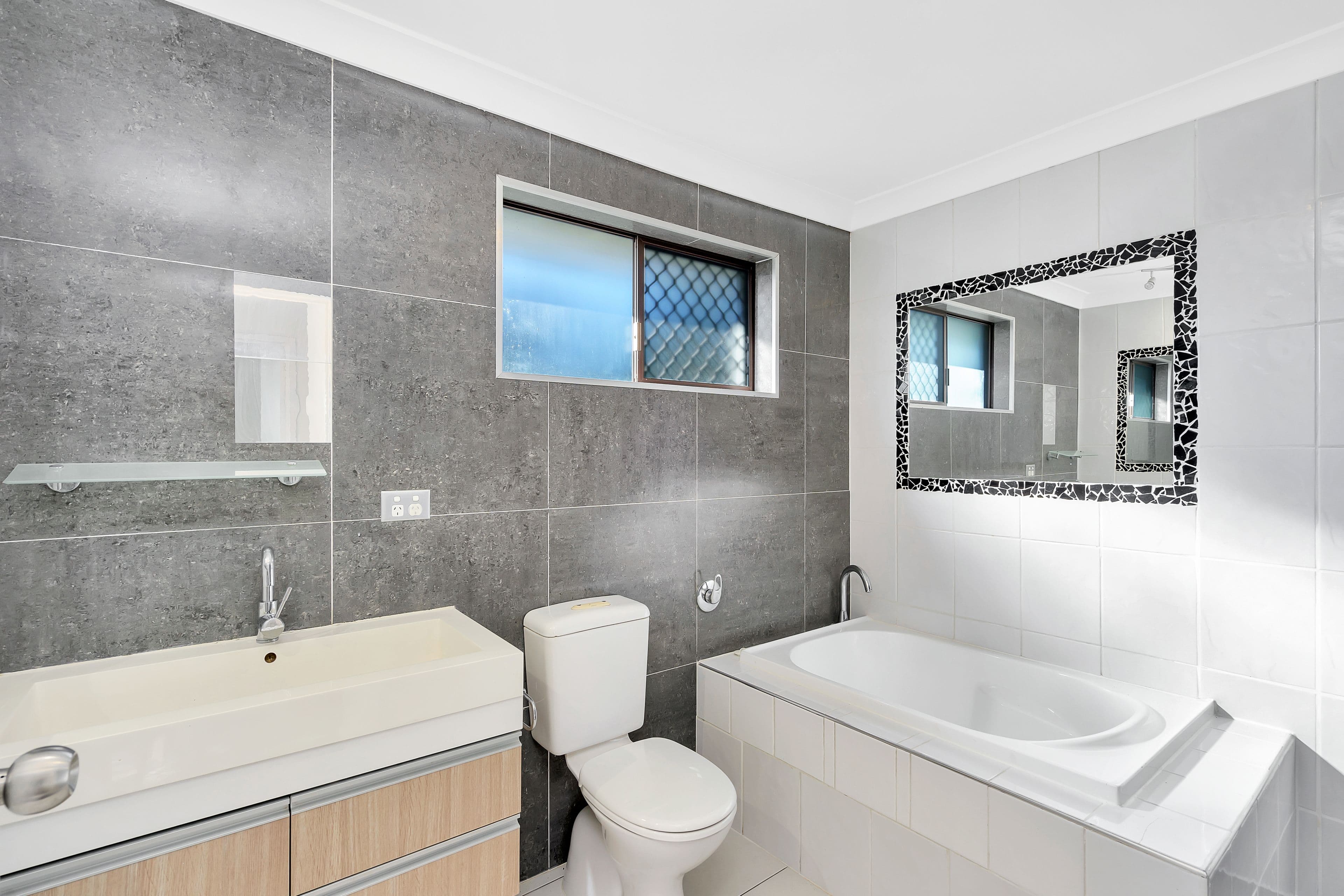13 Levestam Court, Carrara QLD 4211, Carrara - Thumbnail 3
