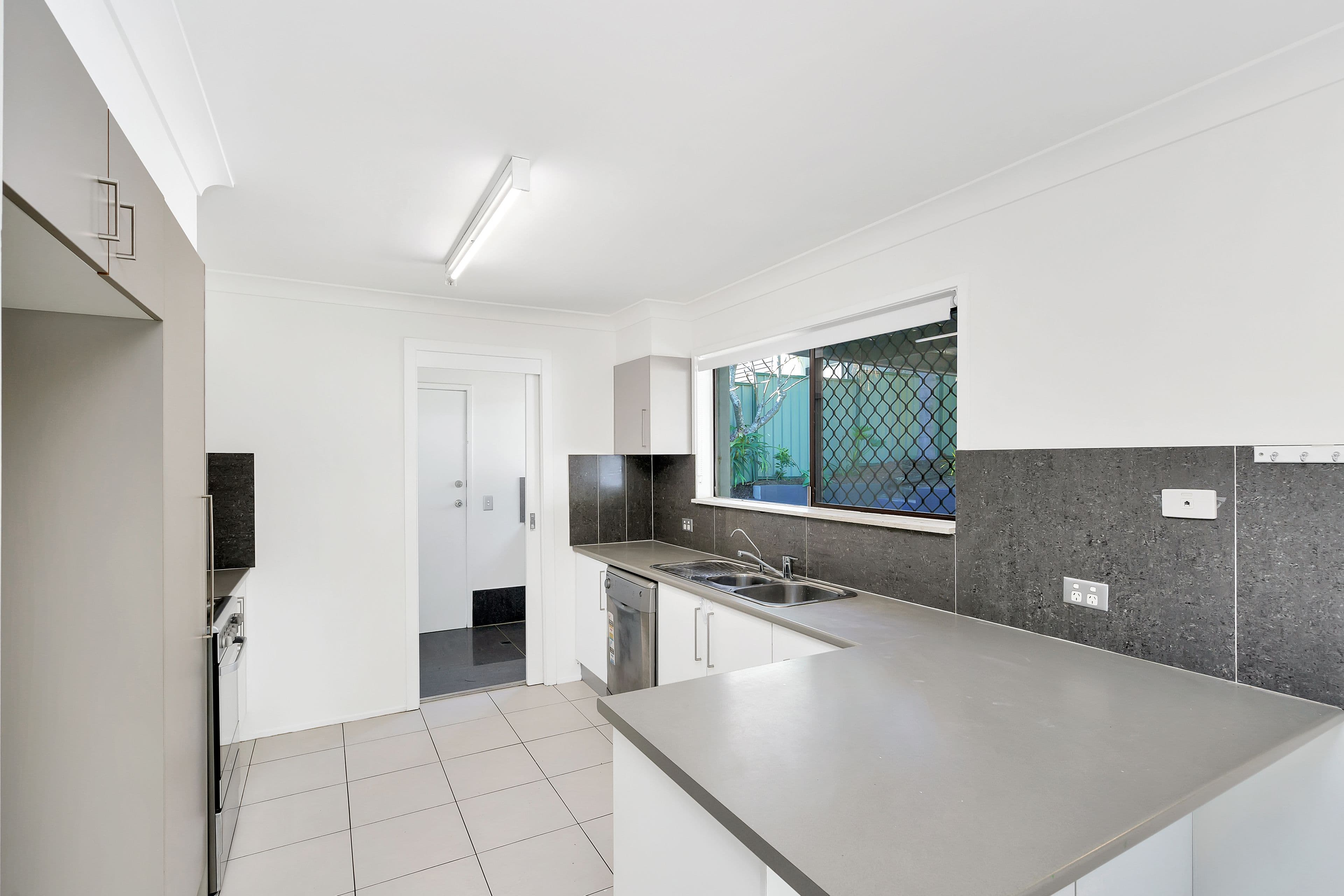 13 Levestam Court, Carrara QLD 4211, Carrara - Thumbnail 7
