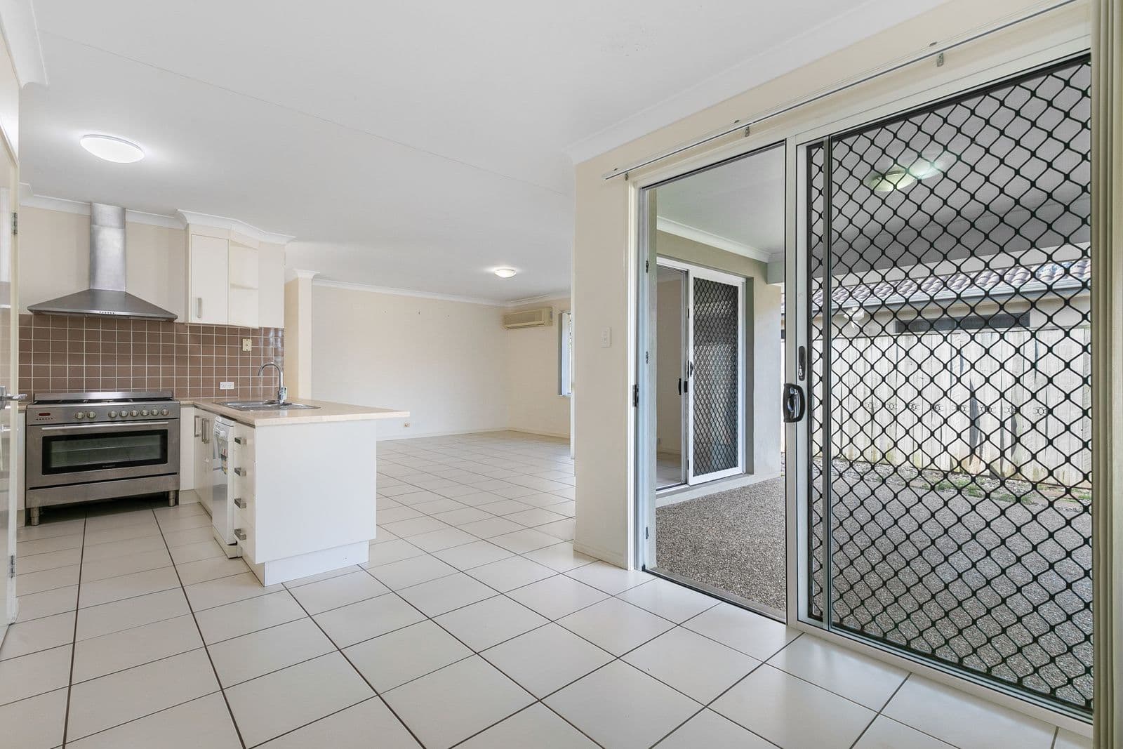 5 Kingsway Street, Wellington Point QLD 4160, Wellington Point - Thumbnail 2