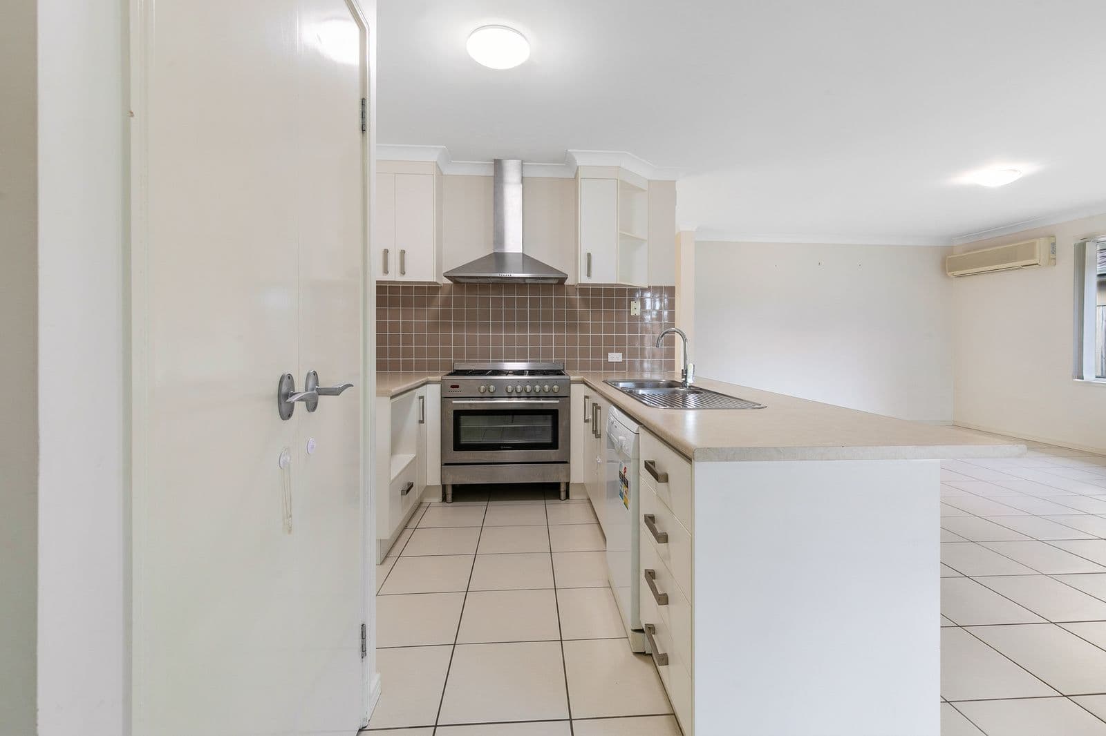 5 Kingsway Street, Wellington Point QLD 4160, Wellington Point - Thumbnail 3