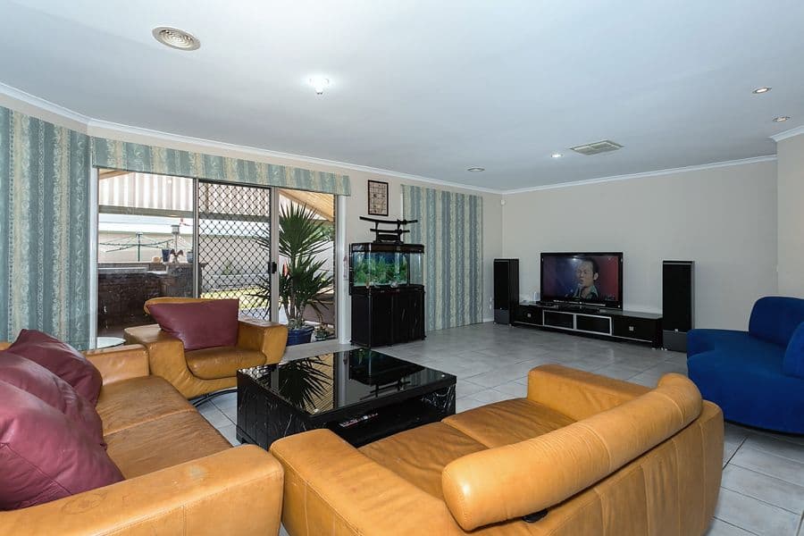 90 Biggs Street, ST ALBANS VIC 3021, St Albans - Thumbnail 2