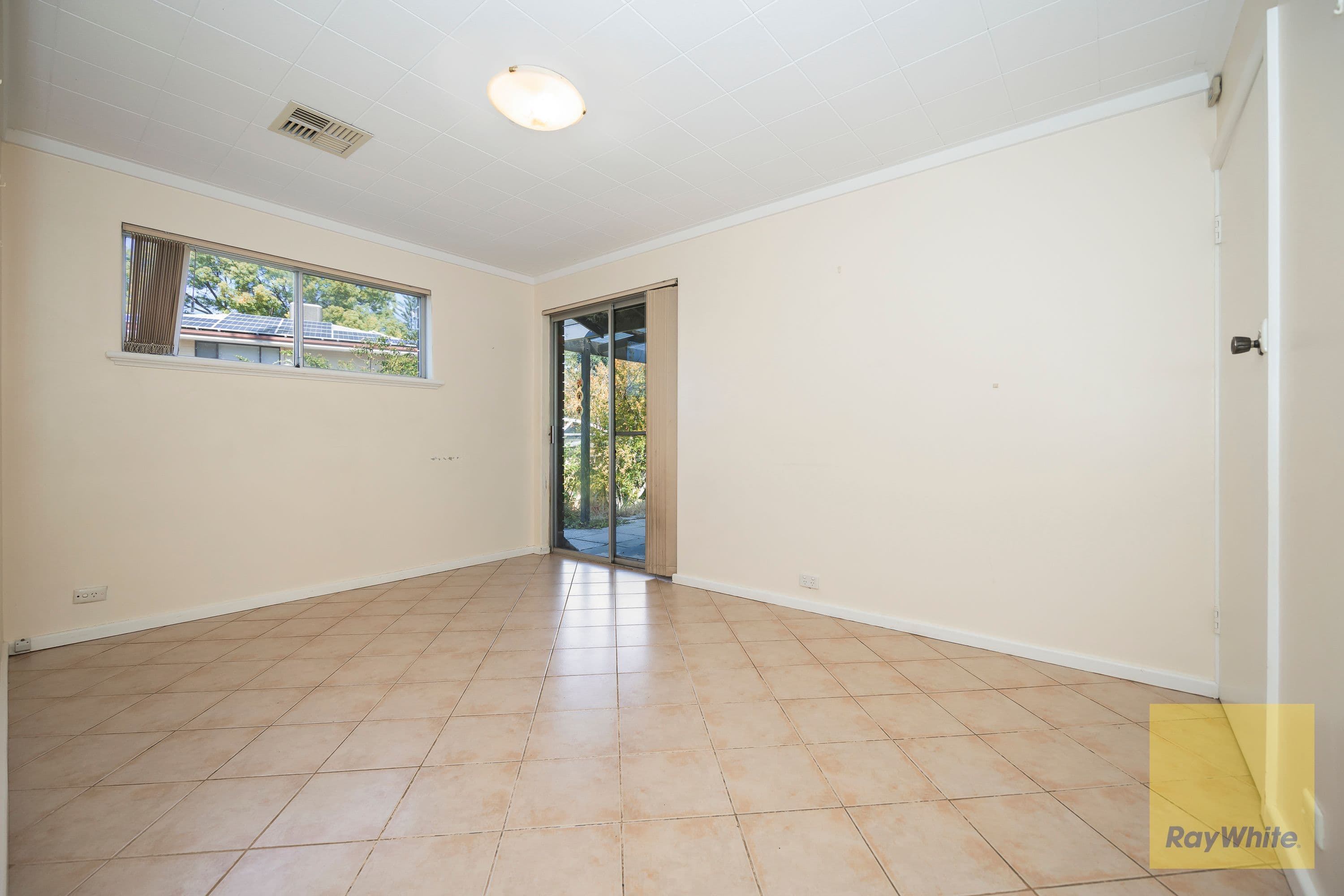 35 Hunter Drive, Lesmurdie WA 6076, Lesmurdie - Thumbnail 5