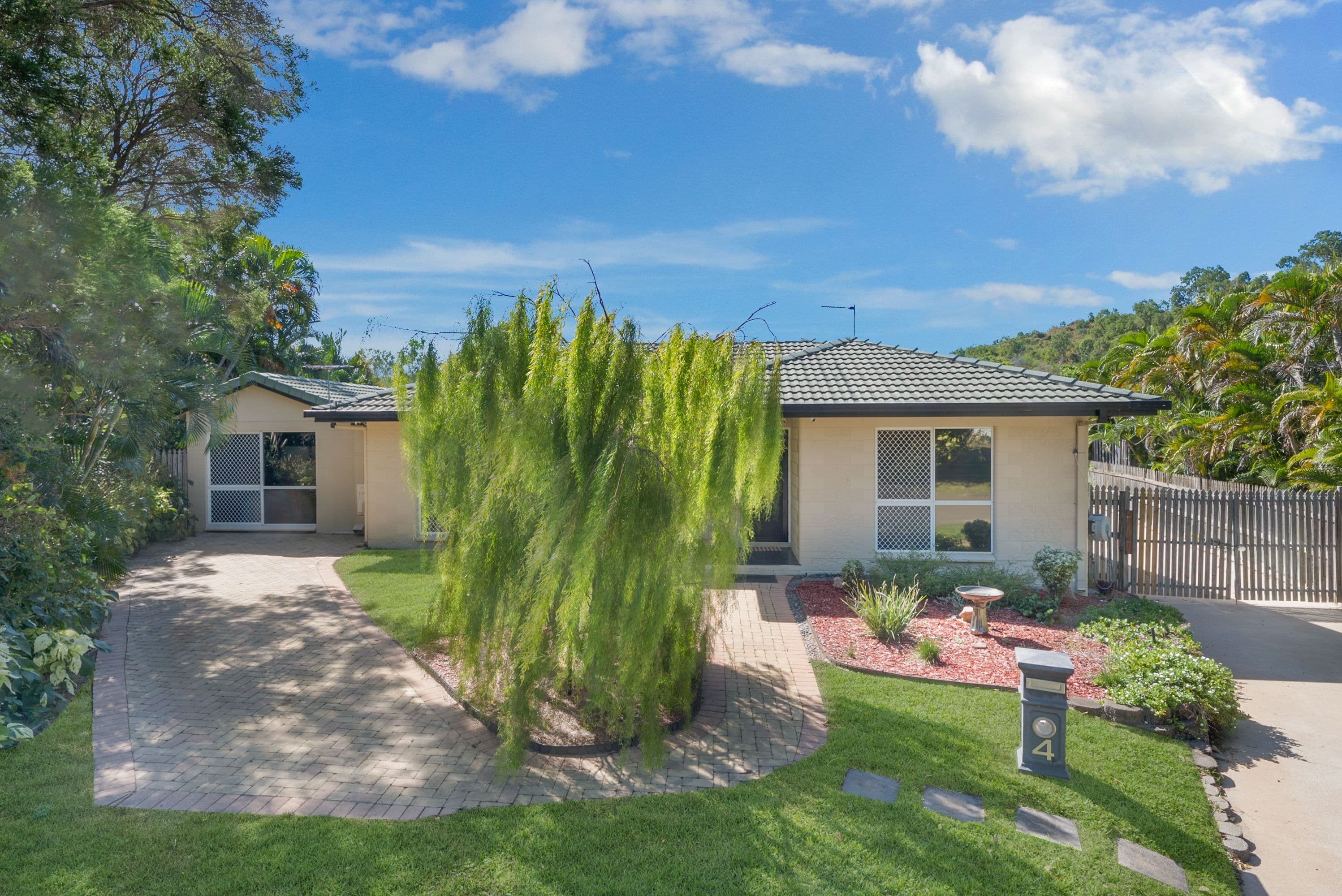 4 Dunbar Crescent, Wulguru QLD 4811, Wulguru - Image 1