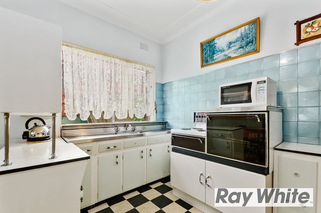 31 Ranchby Avenue, Lake Heights NSW 2502, Lake Heights - Thumbnail 4