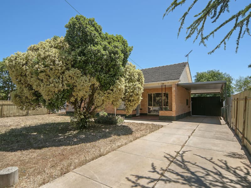 15 Bloomfield Crescent, Elizabeth Downs - Image 1