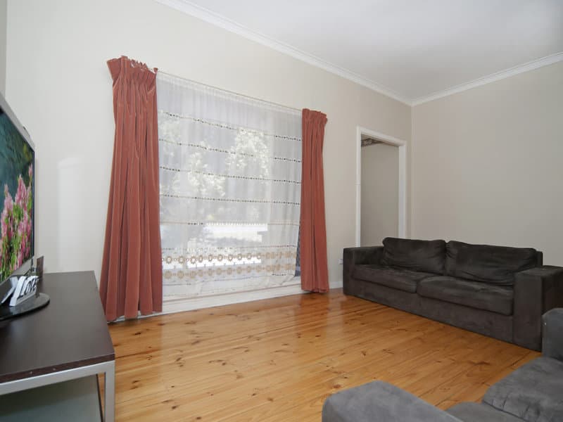 15 Bloomfield Crescent, Elizabeth Downs - Thumbnail 2