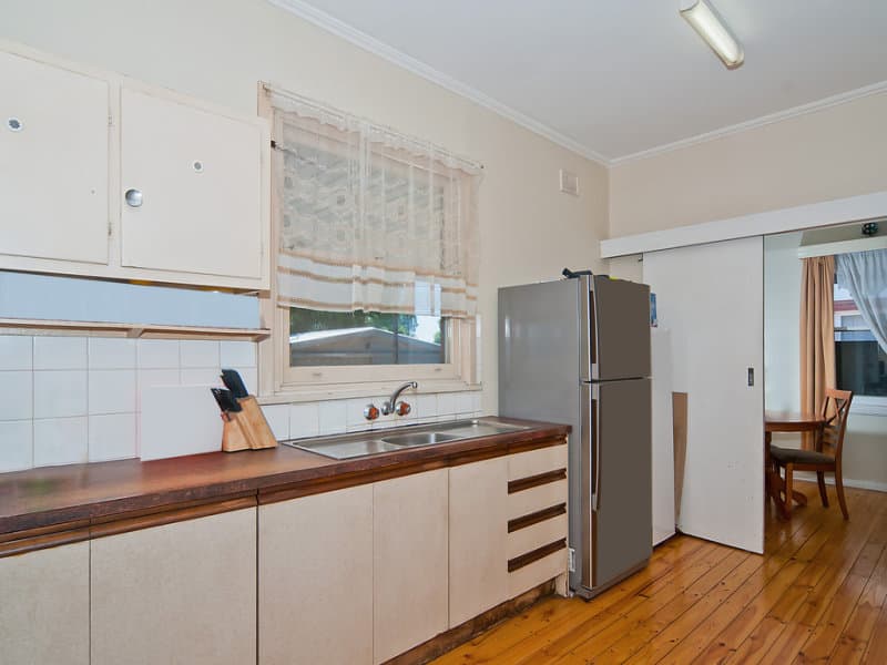 15 Bloomfield Crescent, Elizabeth Downs - Thumbnail 6